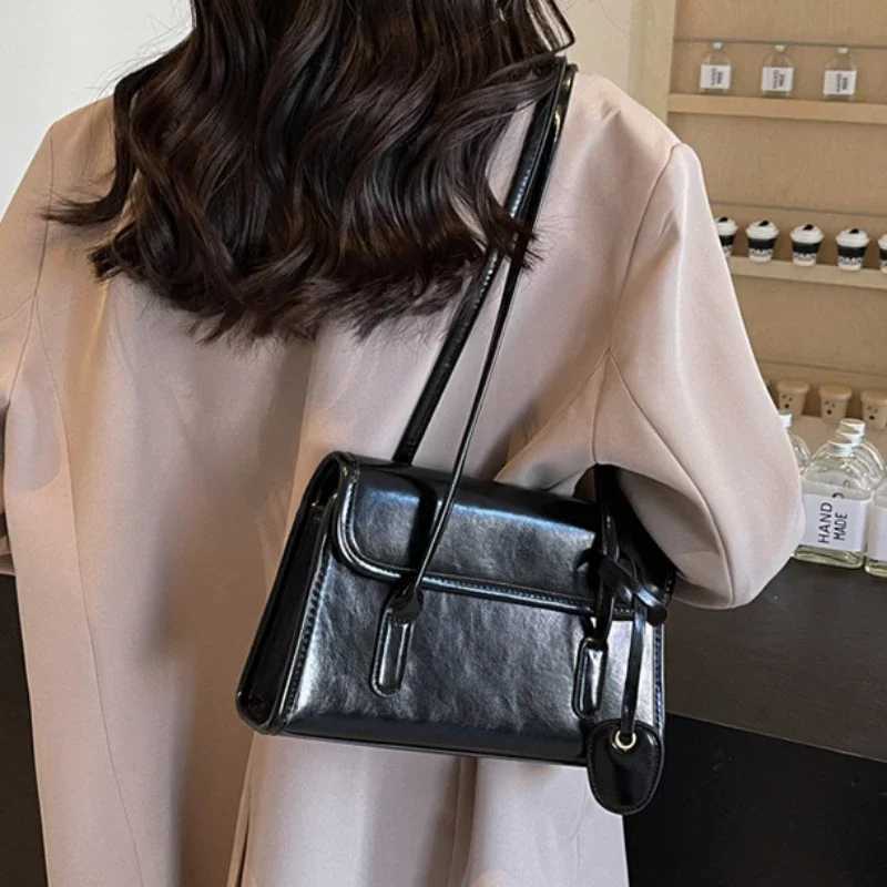 Large Capacity Underarm Bag for Women 2024 New High Sense Womens Versatile Autumn/Winter Fashion Trendy Portable Shoulder Bag Y250320