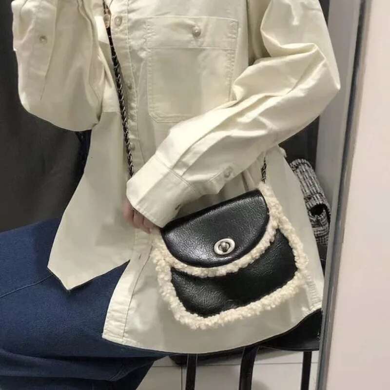 Designer Bag UR With The Same Spring New Lambswool Messenger Bag Ins Fashion Chain Mao Mao Bag Plush Saddle Bag Girl.High Volume Package