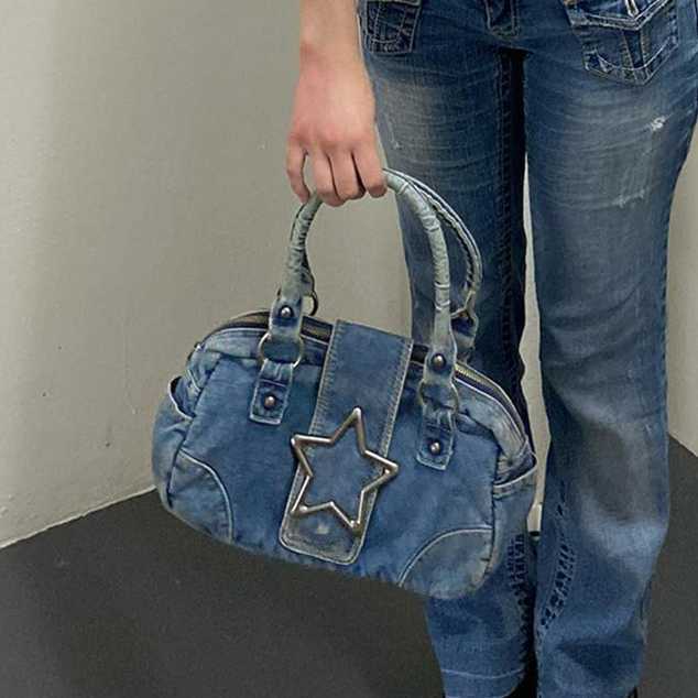 Fashionable metal pointed star decoration denim handbag, women's versatile washable distressed single shoulder armpit bag 241115