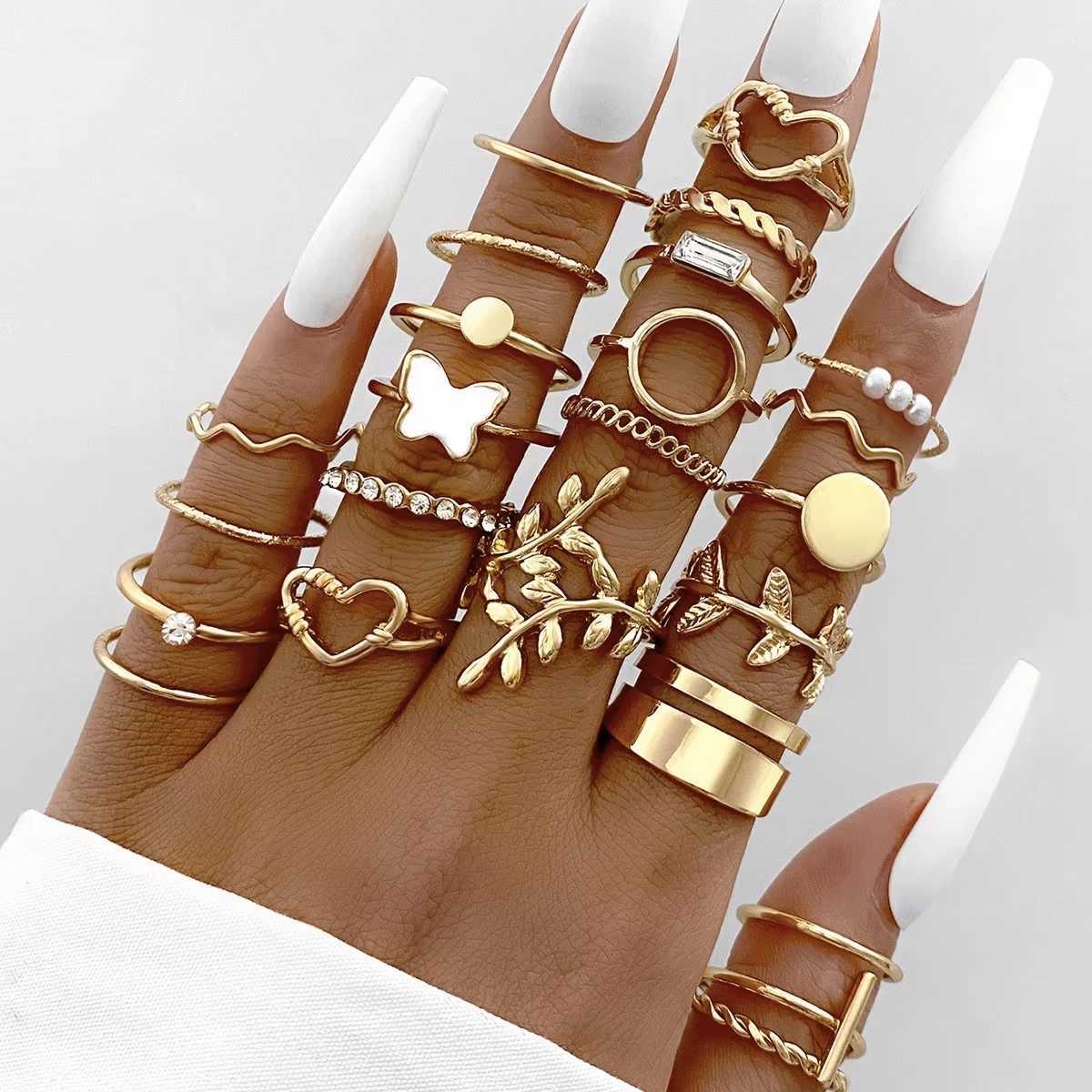 24 pieces/set of vintage gold colored ring set suitable for mens hollow pearl crystal gemstone rings fashionable finger jewelry X241106