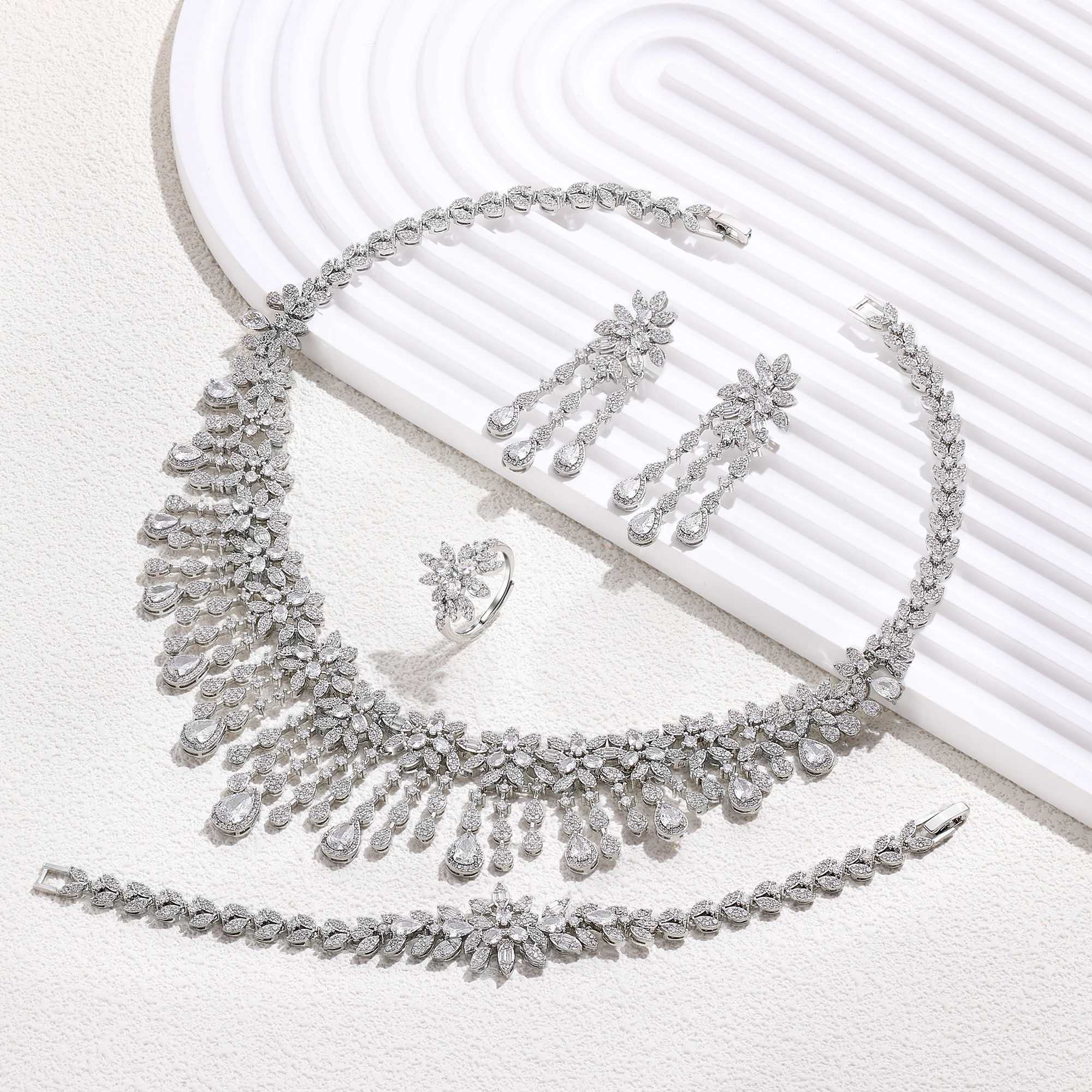 2024 Hot S 4-piece ultra luxury cubic zirconia bridal jewelry set Dubai jewelry set bridal accessories X241106