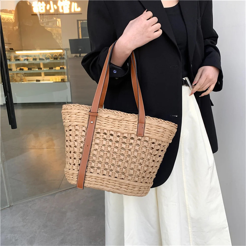 ISKYBOB Summer Hand drawn Grass Beach Womens Handbag Retro Hollow Outer Basket Lattan Handbag Holiday Shoulder Bag 241105