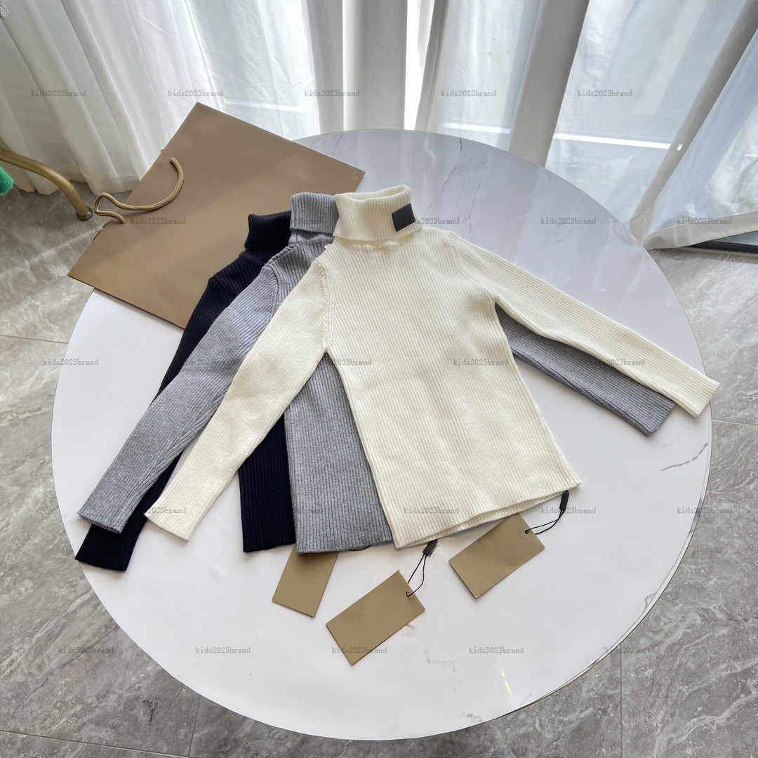 Nouveau pull en tricot en tête d'automne High Collar Pullor Shirt Kids Designer Clother Child Coltweneck Simple Color Color Girls Sweat à sweat