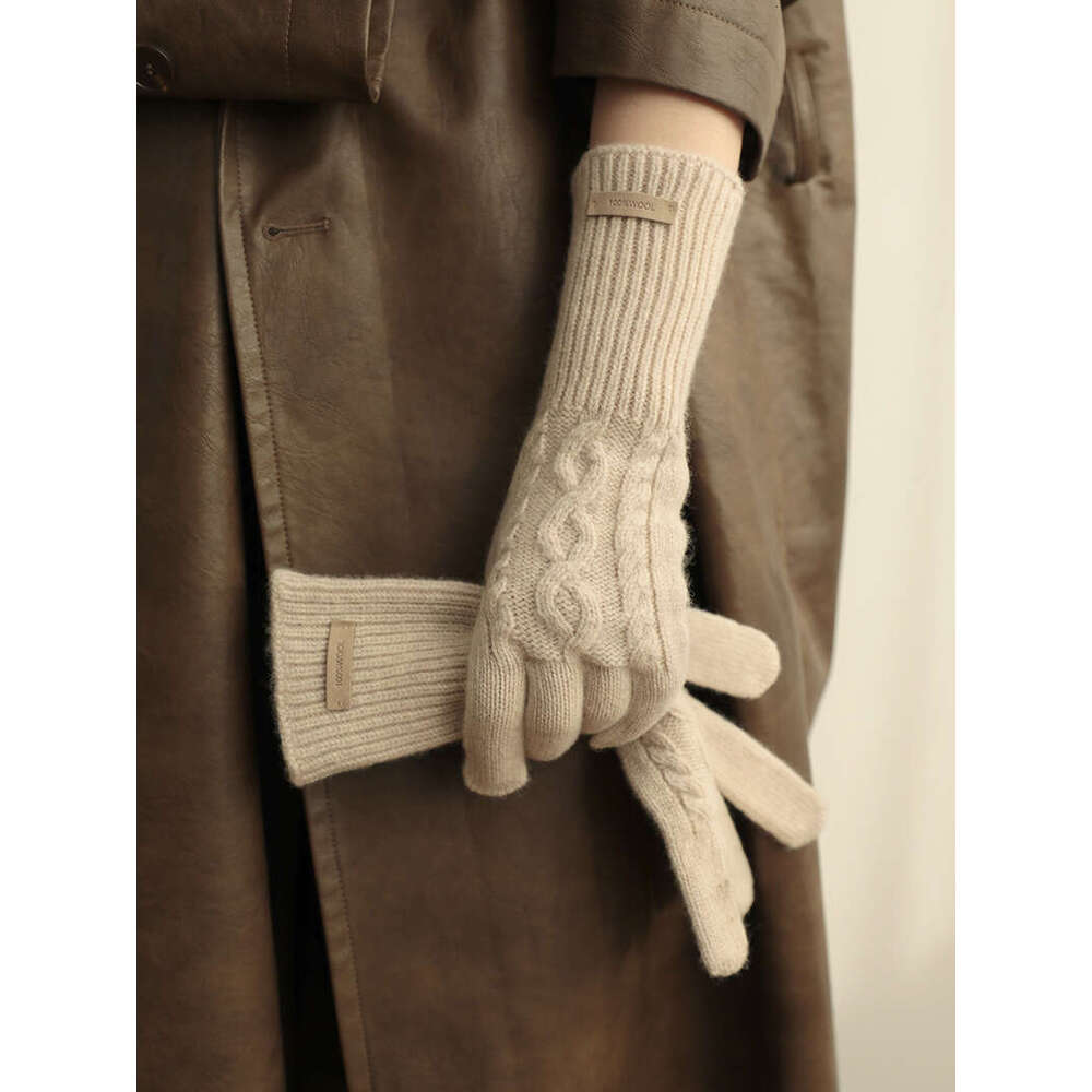 Warm in autumn and winter Solid men's ins style Premium thickened 100 wool Fried Dough Twists gloves for women