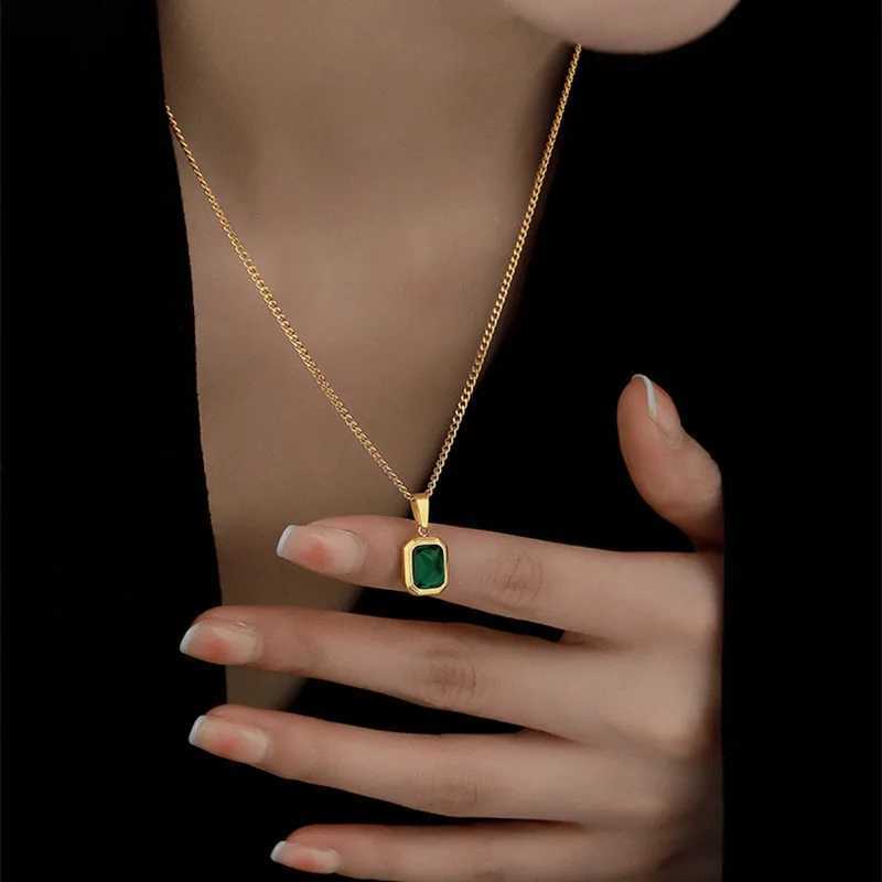 Fashionable retro square green zircon pendant necklace used for charming necklaces girls wedding engagement jewelry gifts X241106