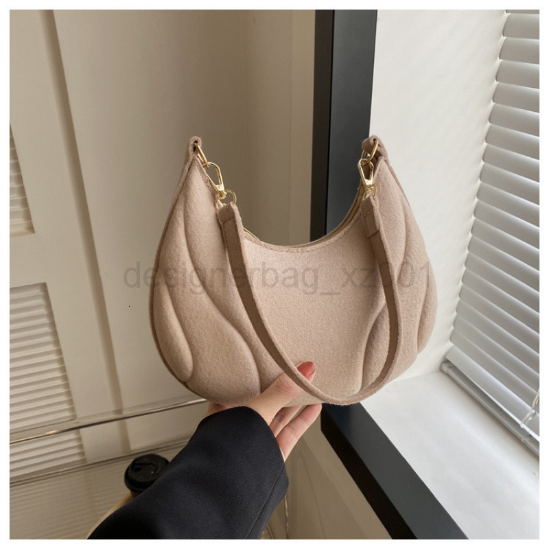 Fashion Classic Bag Designer 10a Top Nikiduncks Woman Handbagevening Bags 2024 Winter New Womens Half Moon Underarm Niche Design Highen