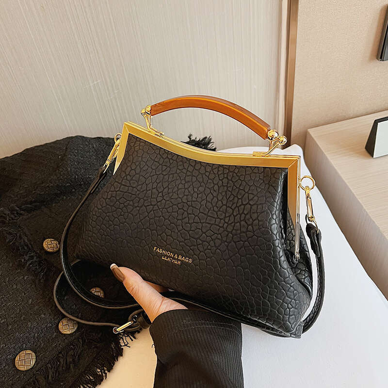 Designer Bag 2024 Winter Famouse Brand Handbag With Mental Handle Designer Pleated Shell Bag For Women Clutch Purses Crossbody Bag Long Belt