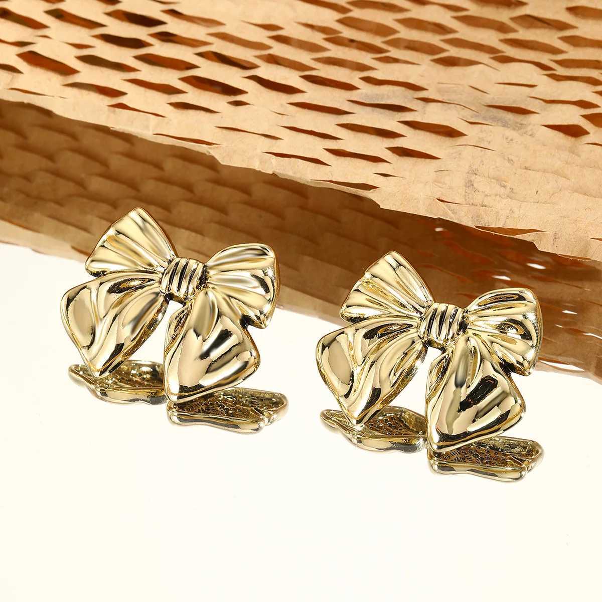 1 pair of stainless steel metal ribbon bow stud earrings suitable for warm girls 18K gold-plated cute statement perforated jewelry set X241106