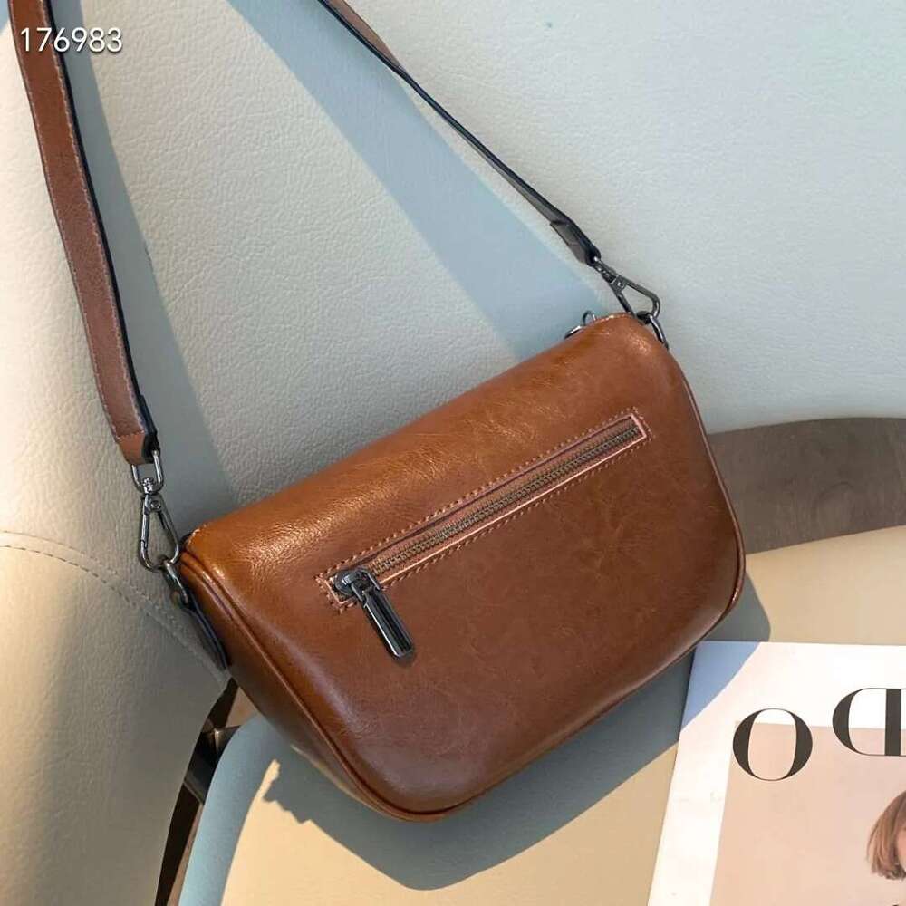 Designer Bag Oil Wax Cowhide Leather Women's Handbag Crossbody Casual Small Purse Commuting Lightweight Shoulder Bag Versatile Saddle Bag