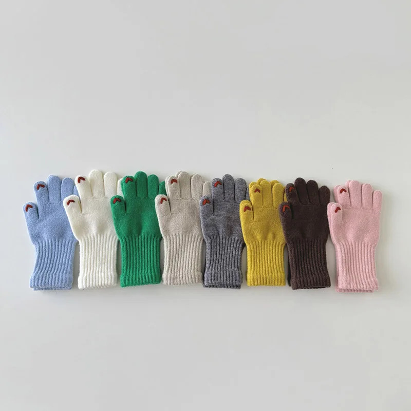 Love Heart Embroidered Childrens Gloves Autumn Winter 4-8 Year Old Boys and Girls Warm Five Finger Gloves Student Children Touchscreen Gloves 241106