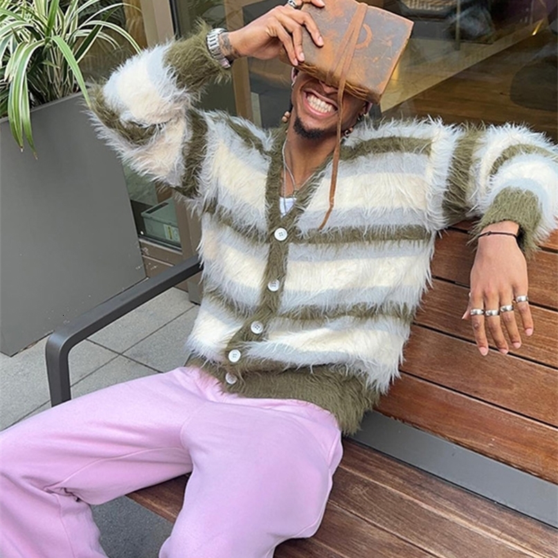 Mens V-neck Long Sleeved Striped Plush Cardigan Casual Comfortable Harajuku Loose Sweater 2024 Autumn Male High Street Tops 241105