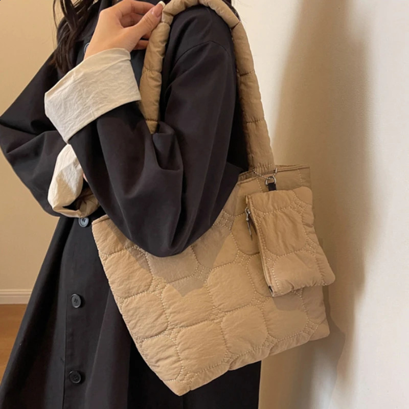 Simple casual shoulder bag womens bedding handbag lightweight and fluffy filling large capacity handbag with small hanging bag 241105