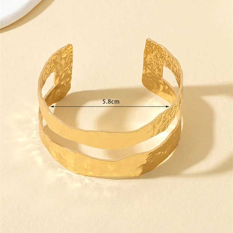 New 2-piece fashionable and simple Gite Square jewelry hollow ring bracelet set Mothers Day gift jewelry set X241106