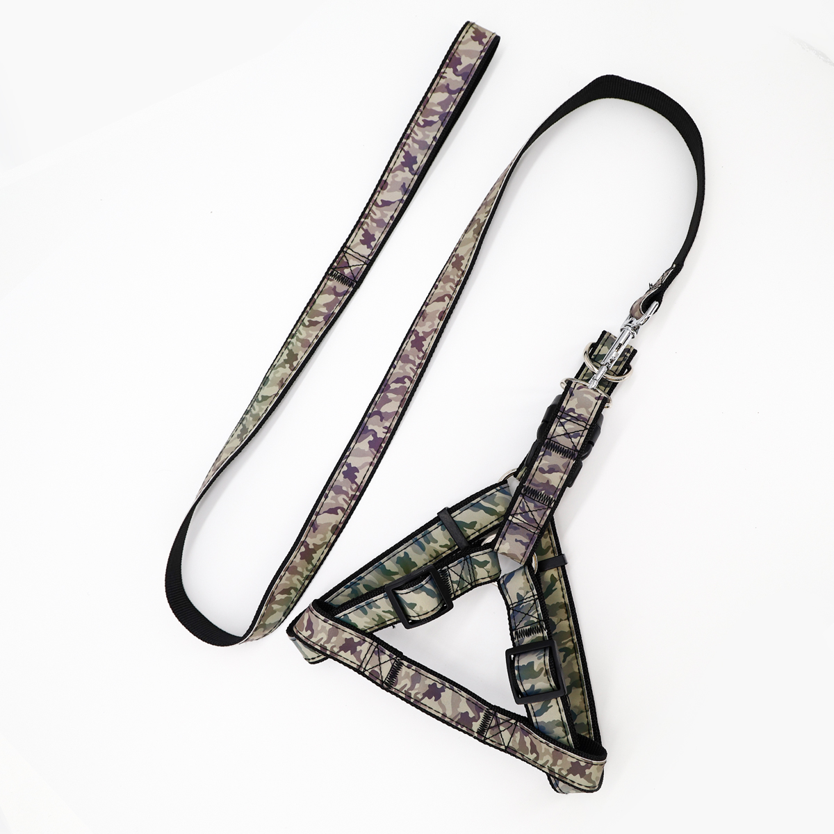A set of camouflage reflective chest and harness set for small and medium-sized dogs to go out for a walk and a lead rope for ca