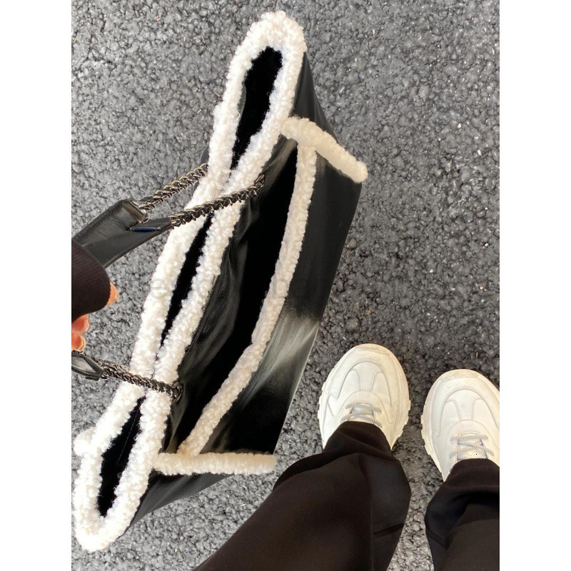 Fashion Classic Bag Designer 10a Top Nikiduncks Woman Handbagevening Bags Autumn and Winter Lamb Wool 2024 Womens Large Capacity Tote Sh