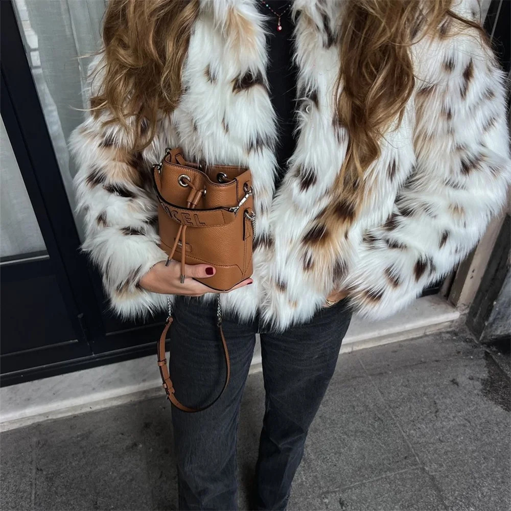 Autumn European And American Style Womens Clothing Fashion Long Sleeved Stand Up Collar Slimming Faux Fur Jacket 241104