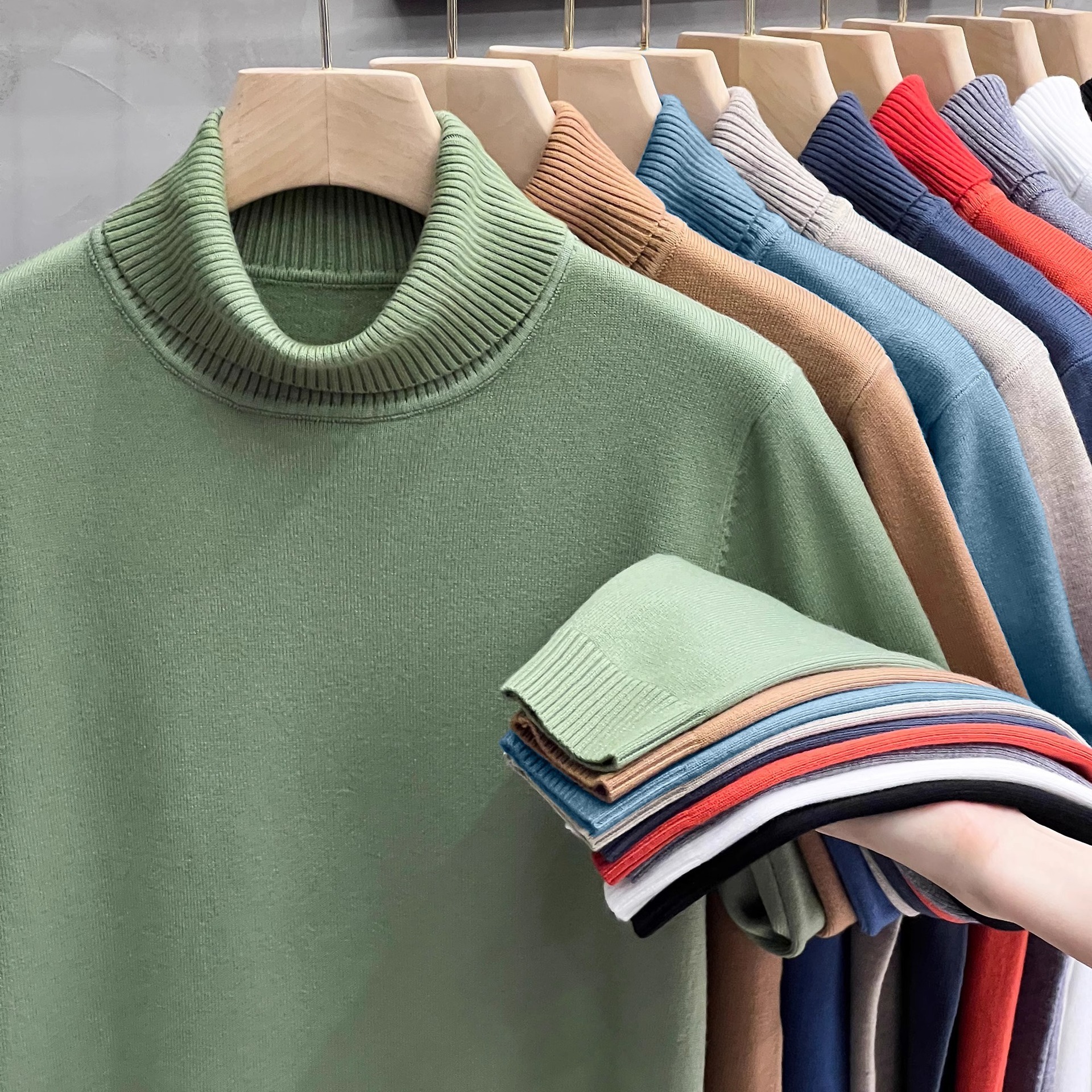 Wholesale 2024 high quality anti pilling fashion Men's fitness high collar winter warm walk out breathy soft sweaters