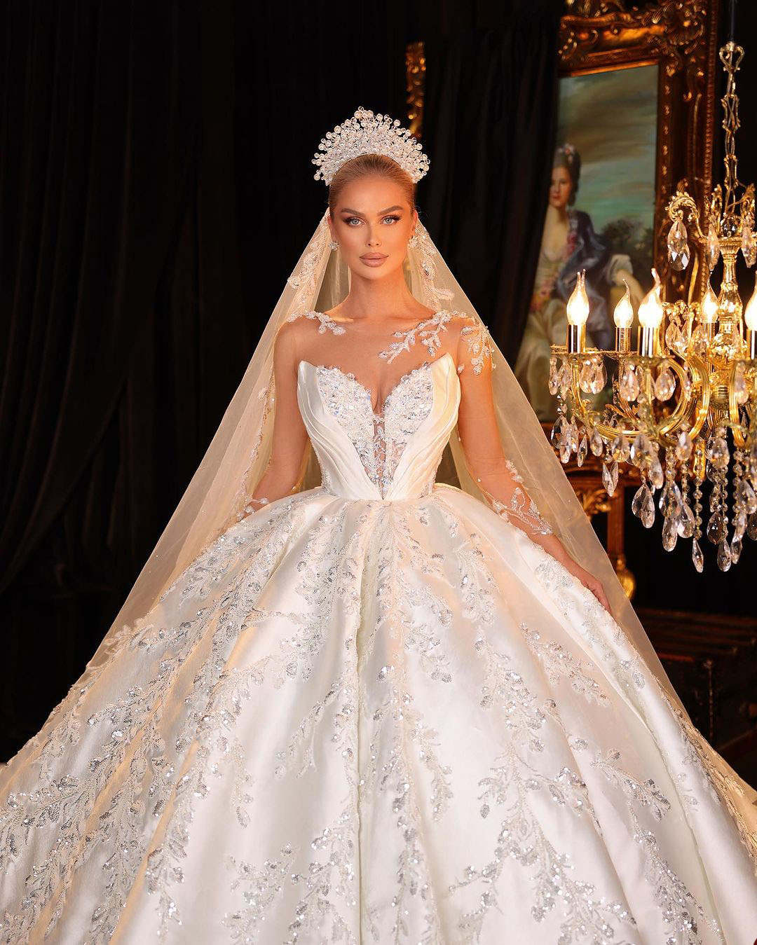 Exquisite O Neck Ball Gown With Veil Sequins Beaded Crystal Wedding Dress Customized Long Sleeve Sweep Train Bridal Dresses