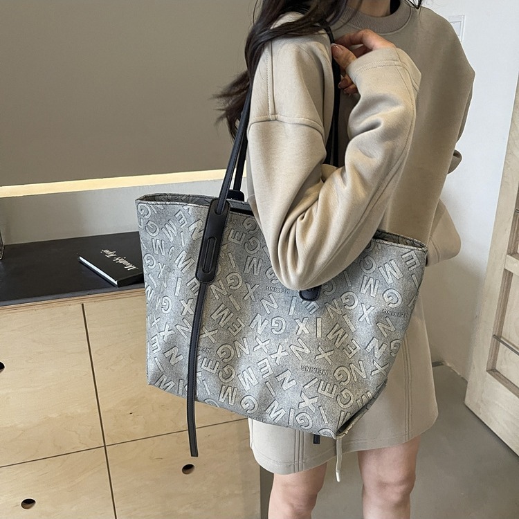 New designer fashion large capacity letter fashion network celebrity fashion women's handbag autumn single shoulder multifunctional high-end wome