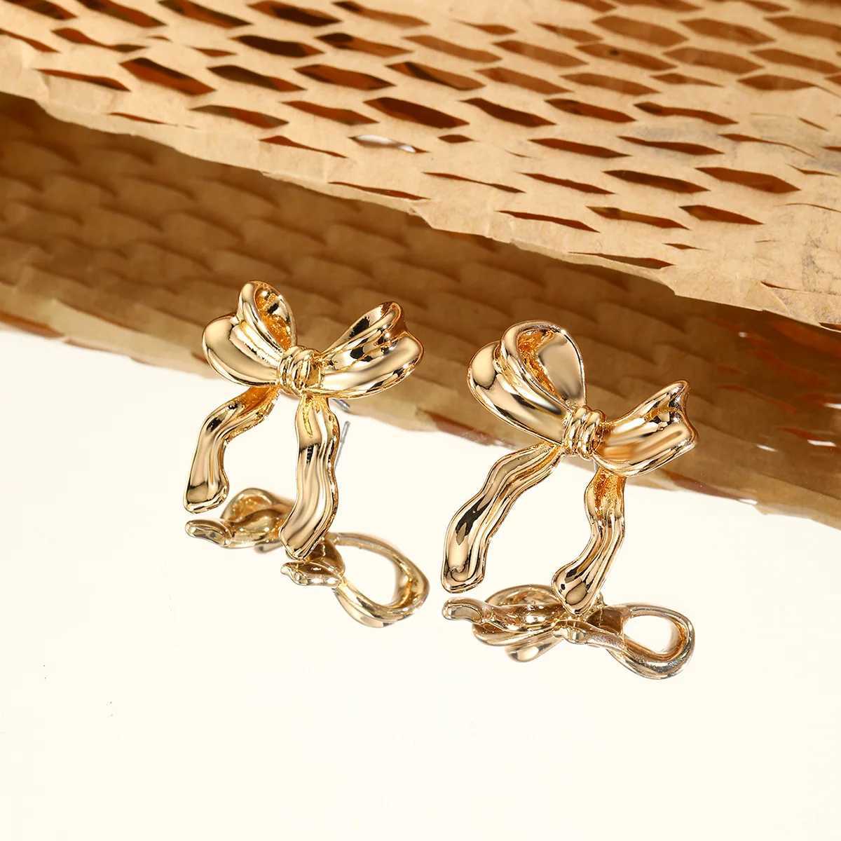 1 pair of stainless steel metal ribbon bow stud earrings suitable for warm girls 18K gold-plated cute statement perforated jewelry set X241106