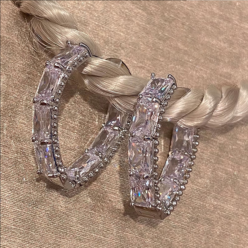 2024 Top Sell Clip Earrings Elegant Luxury Jewelry 925 Sterling Silver Princess Cut White Topaz CZ Diamond Geometric Temperament Party Women Wedding E