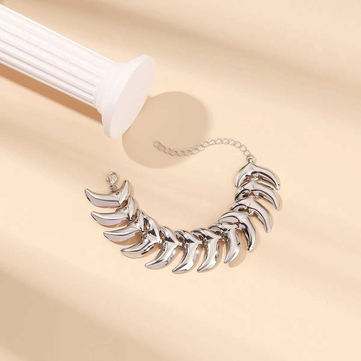 Fashion and Minimalist Jewelry Niche Design Metal Leaves Fashion and Paradigm Necklaces and Bracelets Cbination X241106