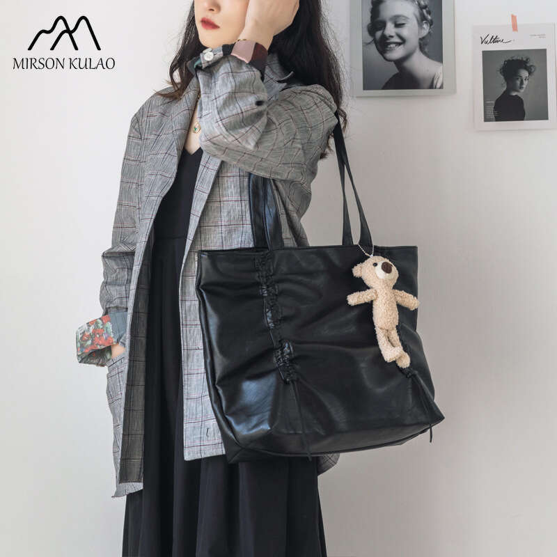 2024 New Fashion College Campus Handbag With Simple Autumn And Winter Folds Large Capacity Shoulder Bag