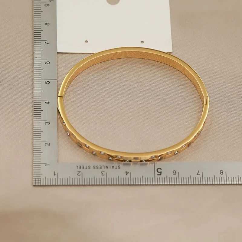 Stainless steel metal crystal Geely bracelets and bracelets used for exquisite jewelry bracelets of fashion brands X241106