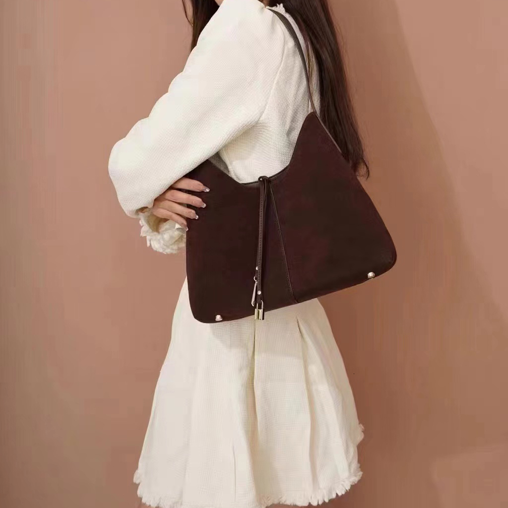 Autumn Winter New Retro Suede Tote Women Premium Feeg Large Capacity Shoulder Bag Pack Lady Split Leather Armpit Handbag Womens Purse Designer Bag Che