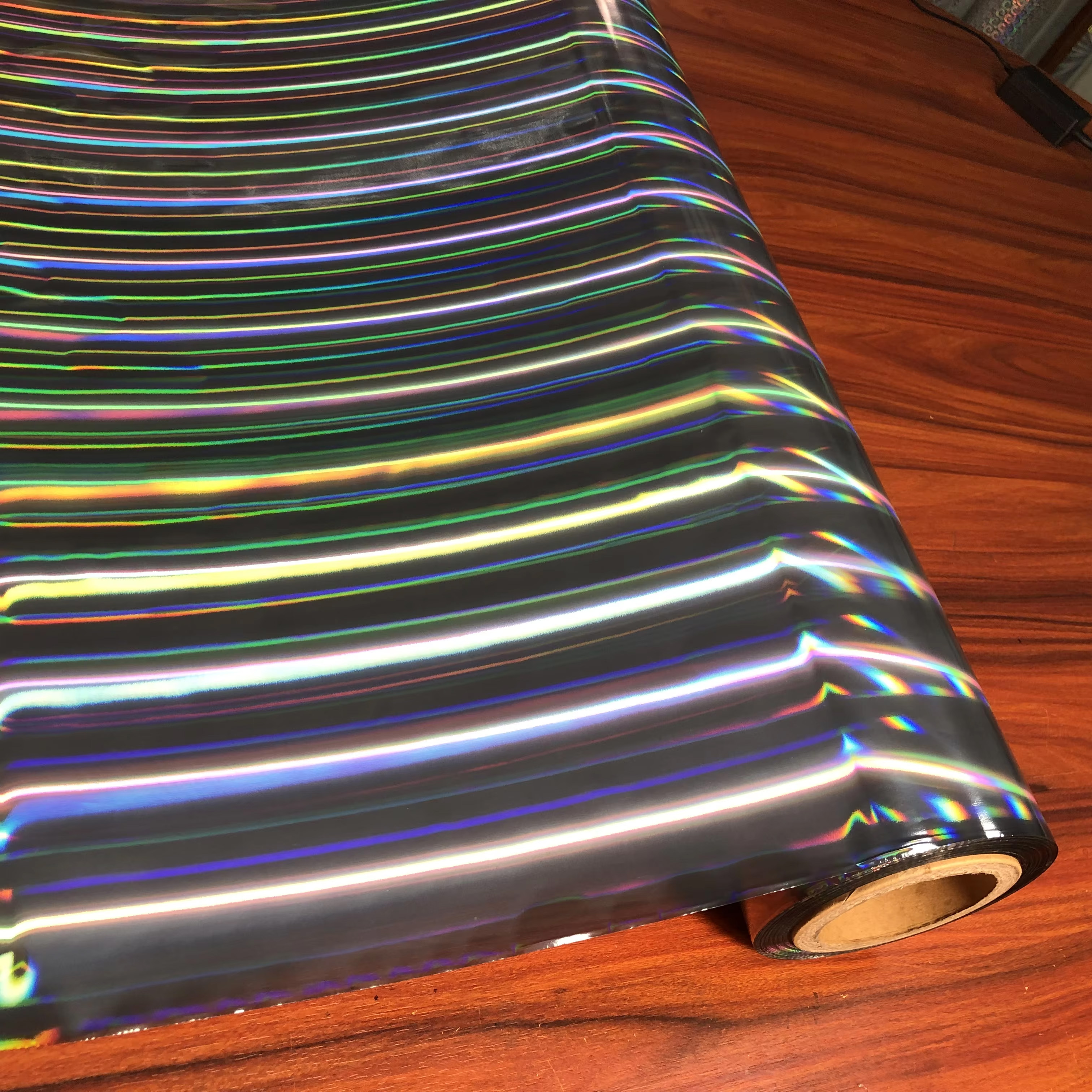 Eco-Friendly Holographic Gift Wrap - Reusable & Sustainable Packaging Paper
