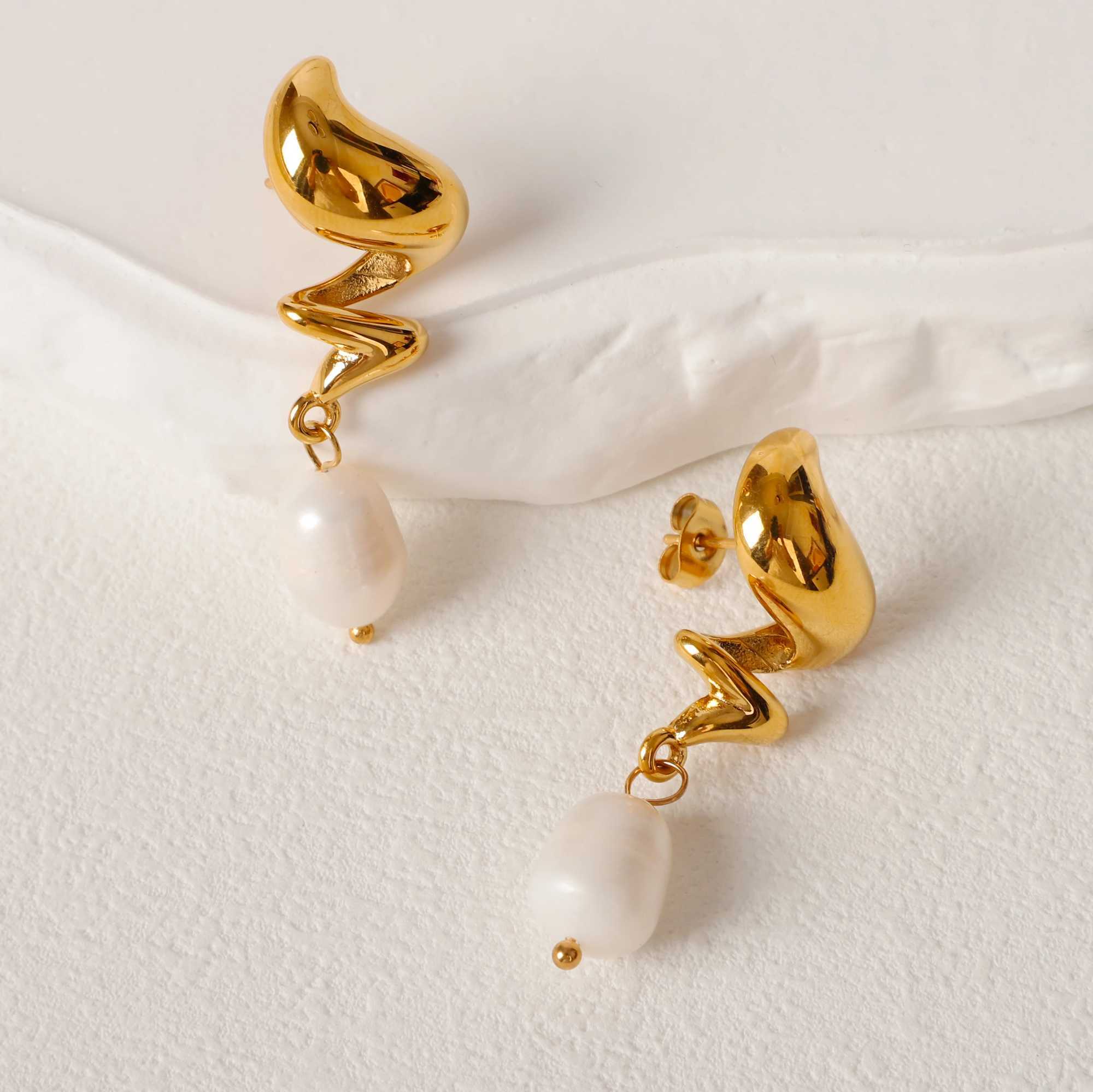 High quality natural pearl spiral stainless steel drop earrings gold trendy exquisite fashion jewelry X241106