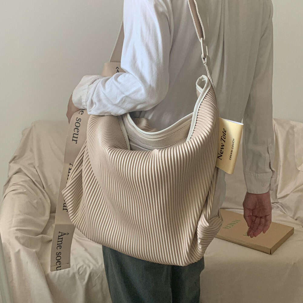 Creamcouch Manlaysian Minority Brands Cakebag Large-Capacity Ultra-Fiber Leather Bucket Pleated Ttter Bag For Women