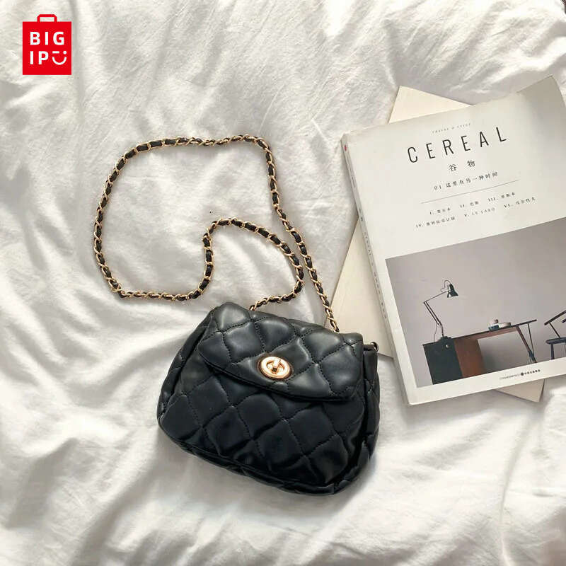 Designer Bag Bag Women's Summer New Retro Versatile One Shoulder Diagonal Straddle Chain Bag Diamond Grid Chain Cloud Bag
