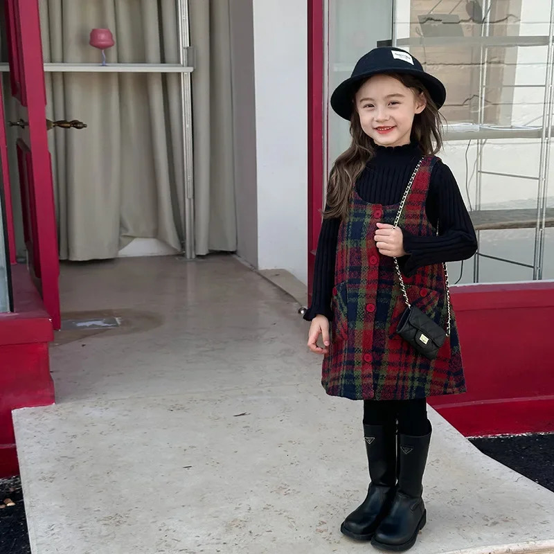 Vintage Red Plaid Christmas Party Girls Straps Dress 2024 Autumn Childrens Thickened Tweed Sleeveless Pockets Tank Dresses 241106