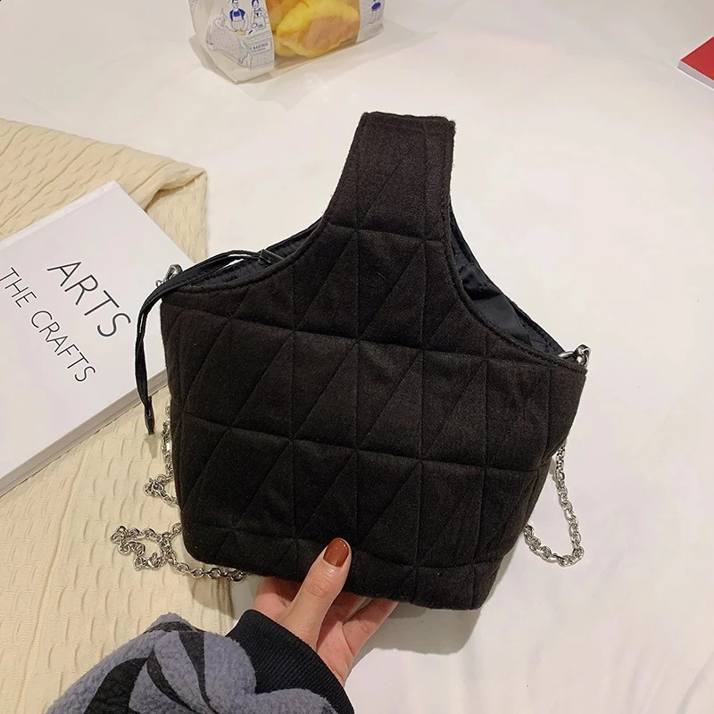 Simple All-match Winter Large Capacity Womens Fashion Messenger Bag Shoulder Cotton Jacket Bags Sling Bag In A Jacket 241105