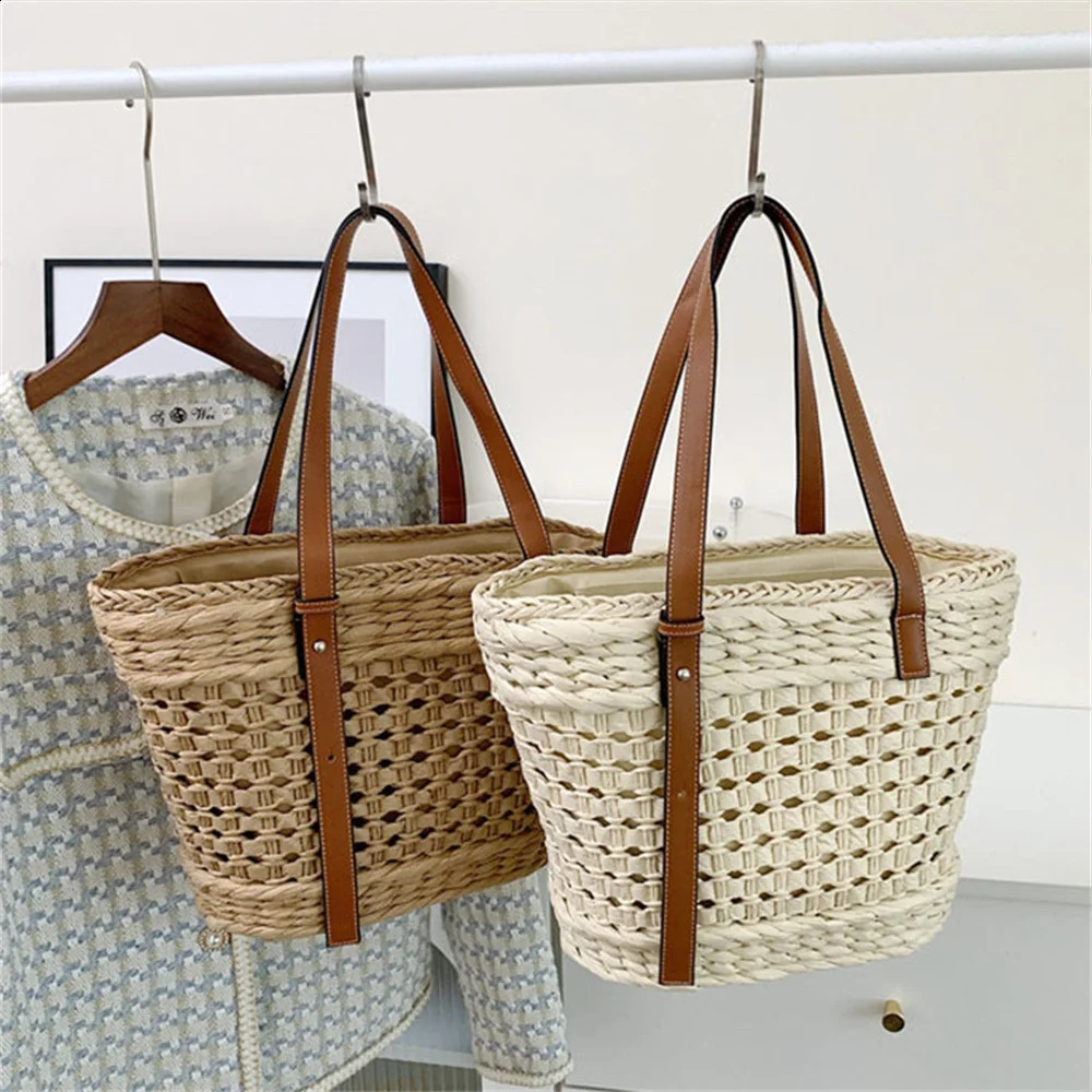 ISKYBOB Summer Hand drawn Grass Beach Womens Handbag Retro Hollow Outer Basket Lattan Handbag Holiday Shoulder Bag 241105