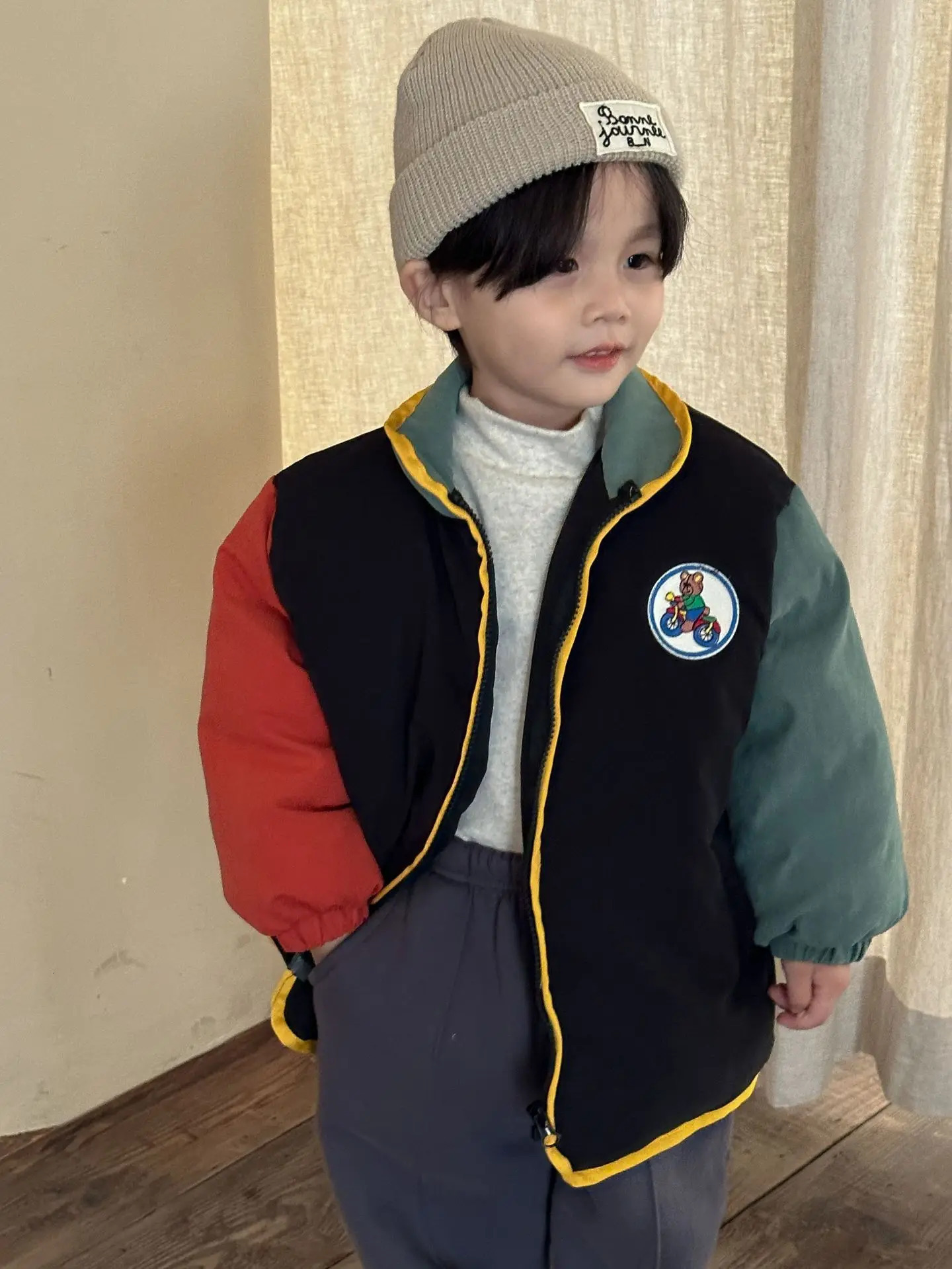 Autumn and winter vintage childrens cartoon bear down jacket thick cotton pad for young children and girls top fashionable boy baby splicing park 2411