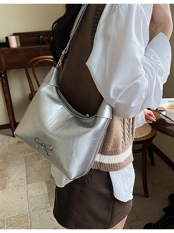 Small And High-end Hand-held Bow Tie Women's New Fashionable Single Shoulder Armpit Crossbody Bag Designer Bags Handbags Women