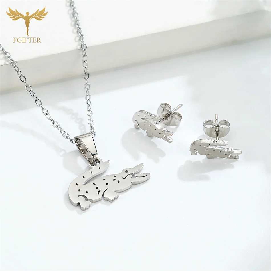 Fashion crocodile jewelry set high-quality stainless steel stud earrings pendant chain necklace temperature accessories party gifts X241106