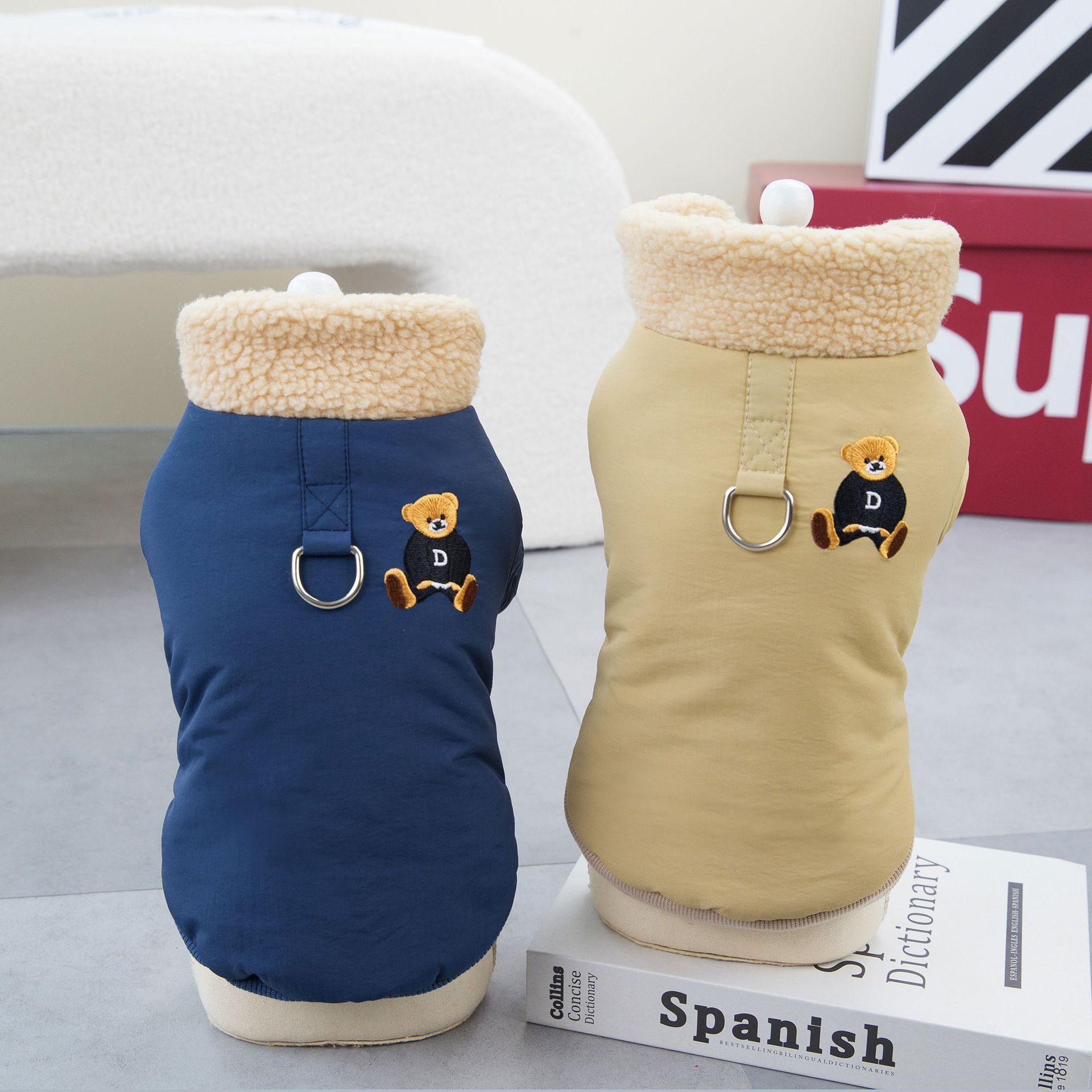 Trendy Design Winter Dog Coat Warm Fleece Dog Down Jacket with Traction Hook Dog Walking Clothes