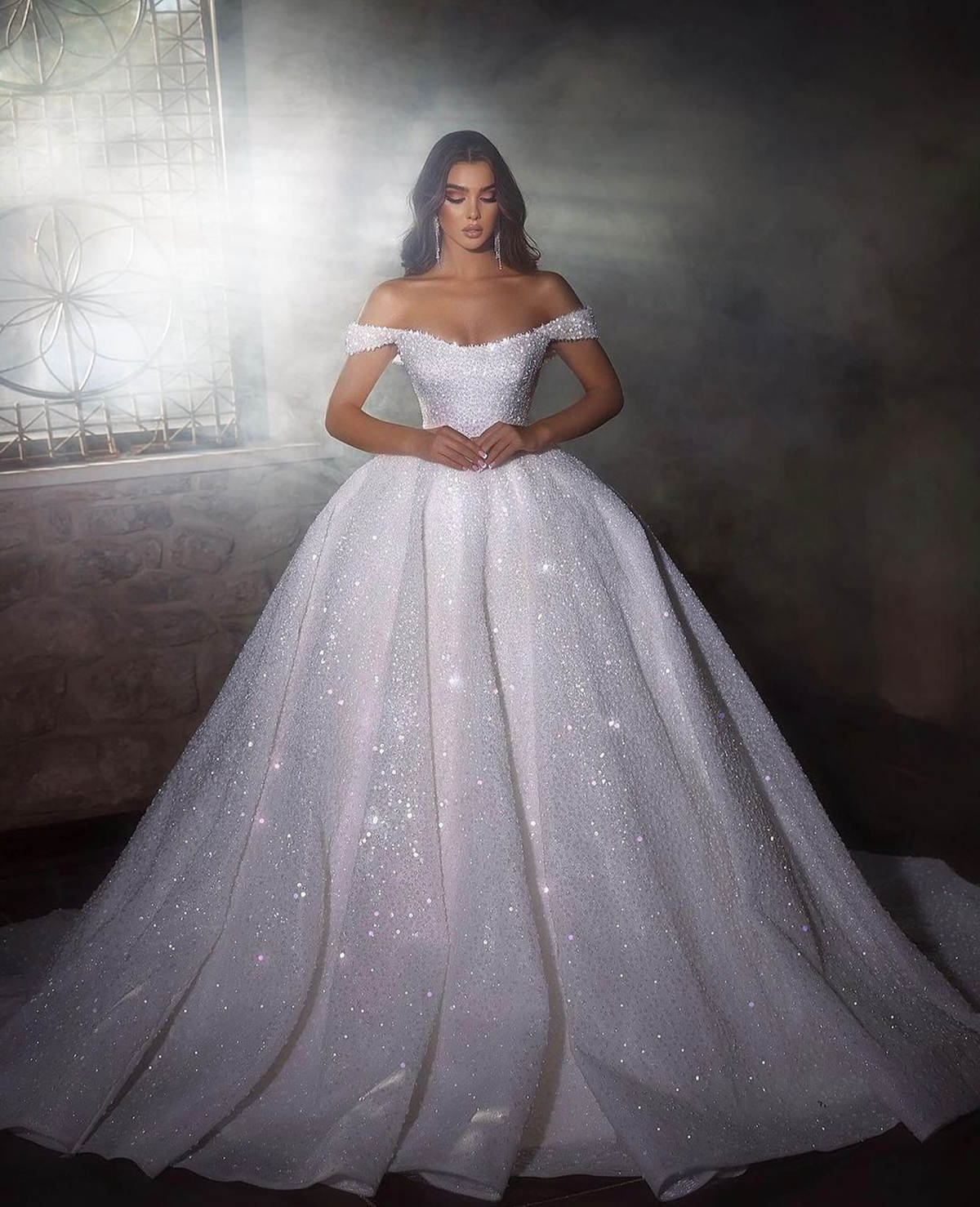 Vintage Princess Ball Gown Wedding Dresses Sparkly Sequined Off Shoulder Beading Bridal Gowns Sweep Train Custom Made Bride Dres