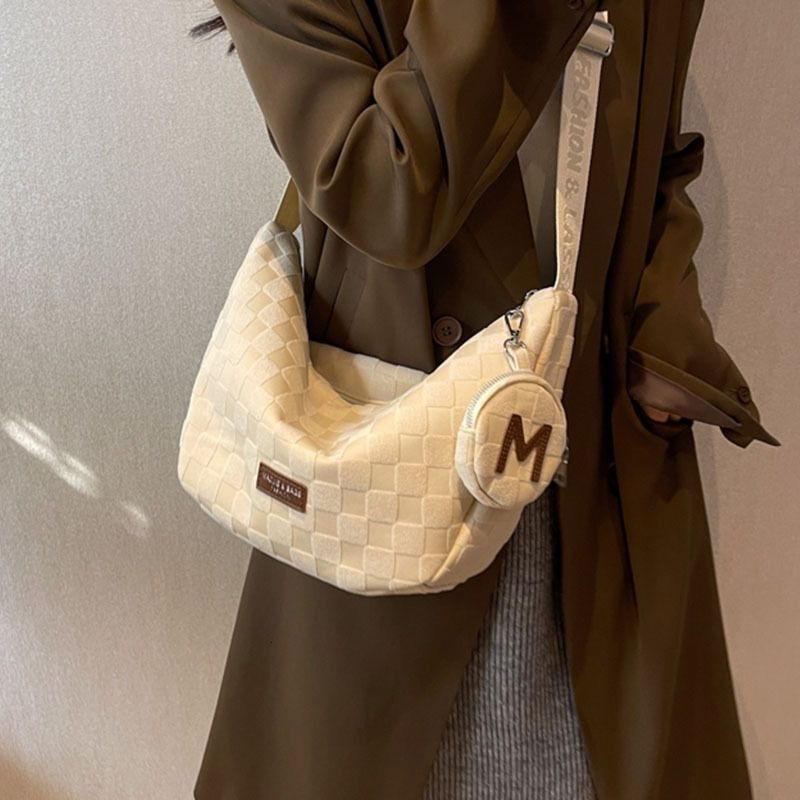 Gkorean Version Slanted Pure Cotton Fabric Fashionable New Designer Women's Bag With Large Capacity