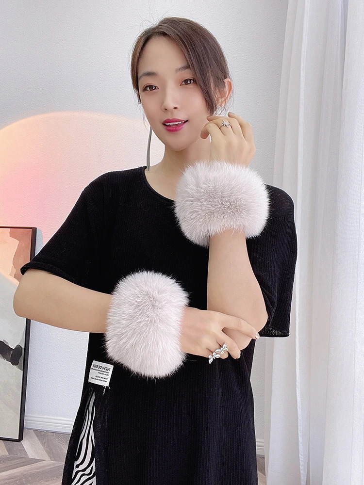 Personalized Packaging Womens Jacket Cuff Bracelet Genuine Fox Fur Buckle 241106