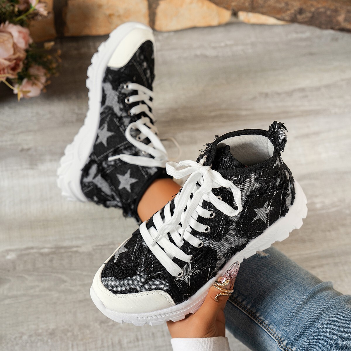 2024 new high top women's denim five pointed star plus size lace up versatile sports and leisure single shoes