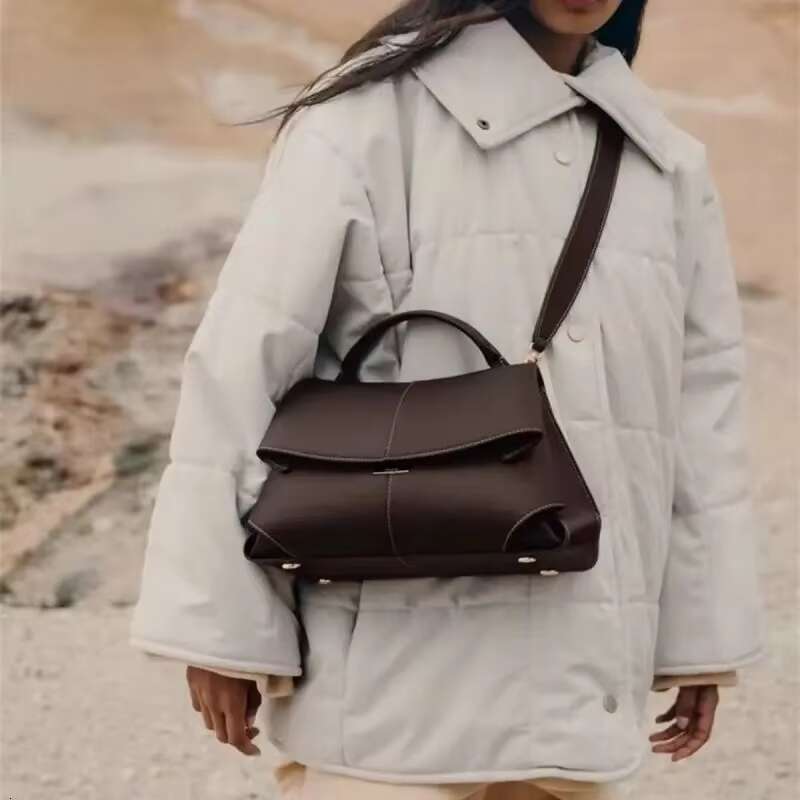 2024 New Cowhide Handbag, Fashionable Pleated Leather Shoulder Bag, French Casual High-Sensitivity Crossbody Bag