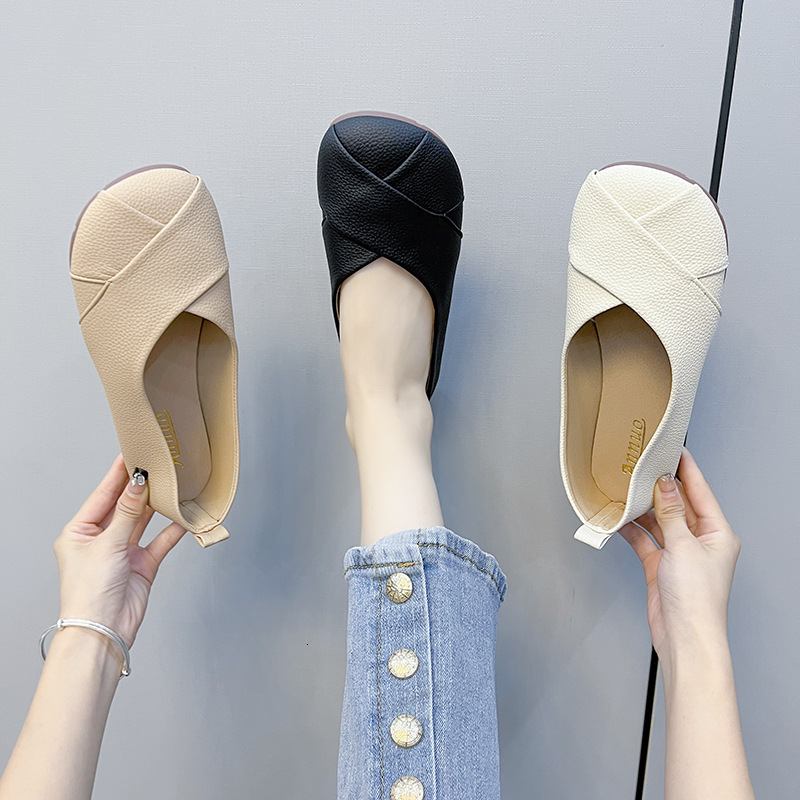 2024 plus size single shoe for women, casual and fashionable solid color surface soft sole deep mouth bean shoes