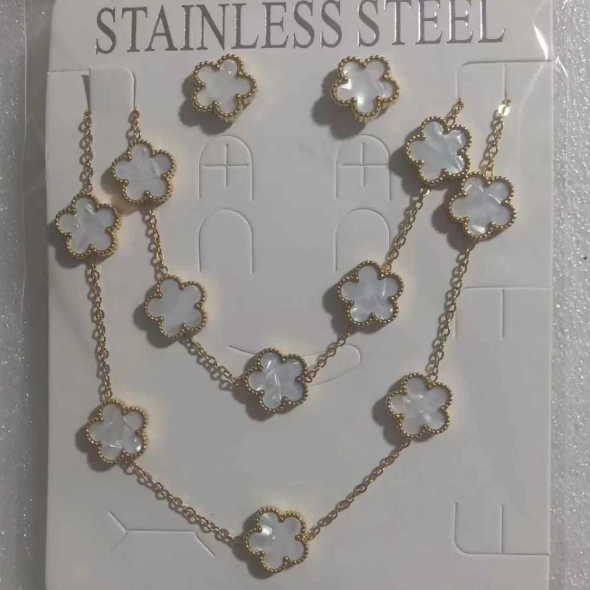 Hot selling factory five leaf plum blossom jewelry set acrylic creative bracelet earrings Wens stainless steel X241106