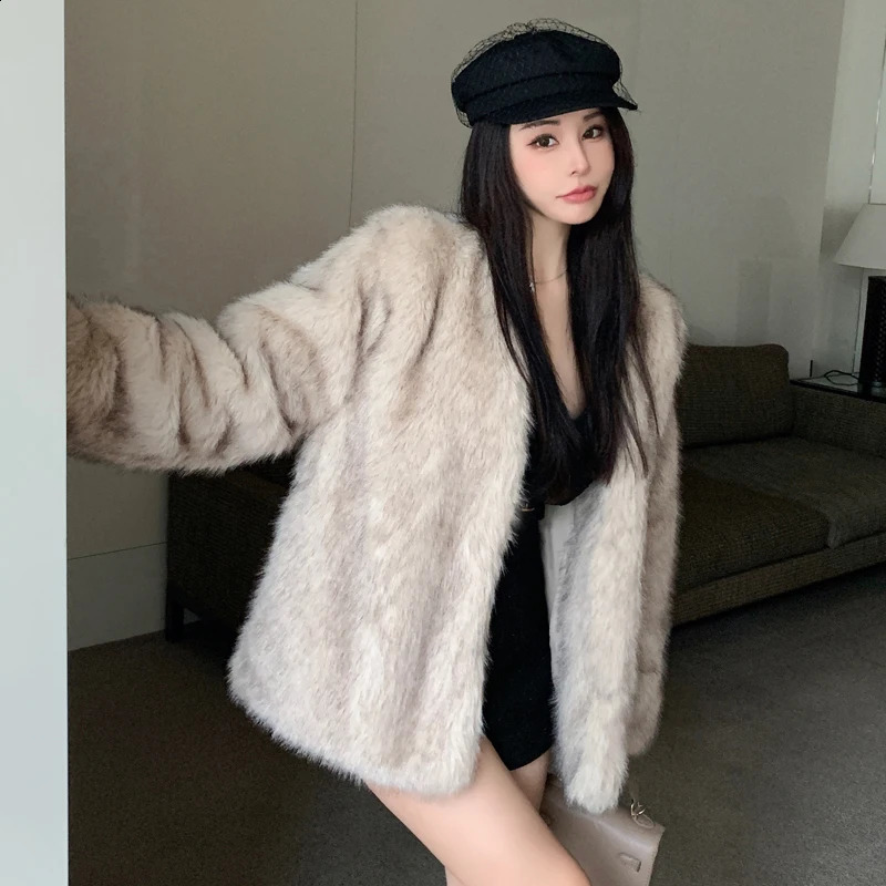 High End Winter Autumn Warm Faux Fur Coats Women Loose Thick Korean Fashion Lady Fox Coat Long Sleeves 241104