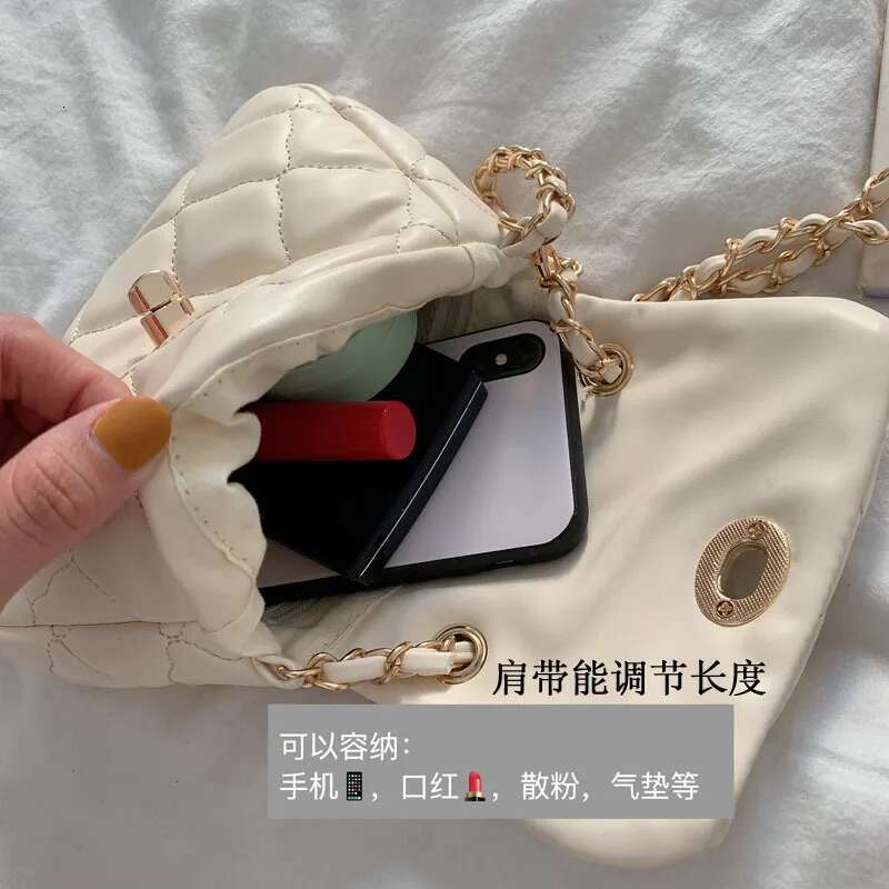 Designer Bag Bag Women's Summer New Retro Versatile One Shoulder Diagonal Straddle Chain Bag Diamond Grid Chain Cloud Bag
