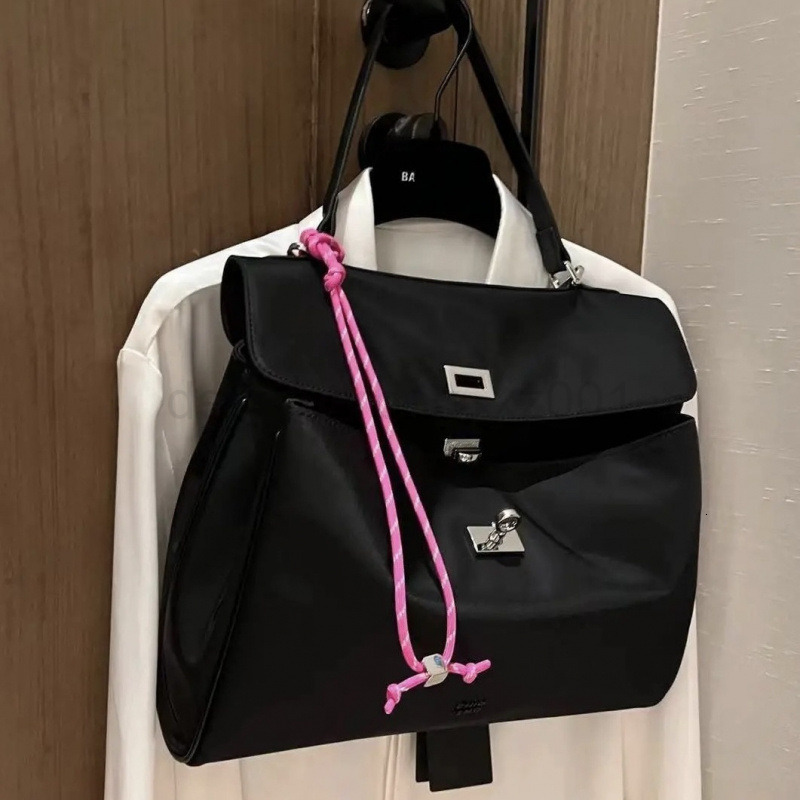 Classic Designer Bag Fashion 10a Top Nikiduncks Woman Handbagevening Bags 2024 New Handheld Single Shoulder Crossbody